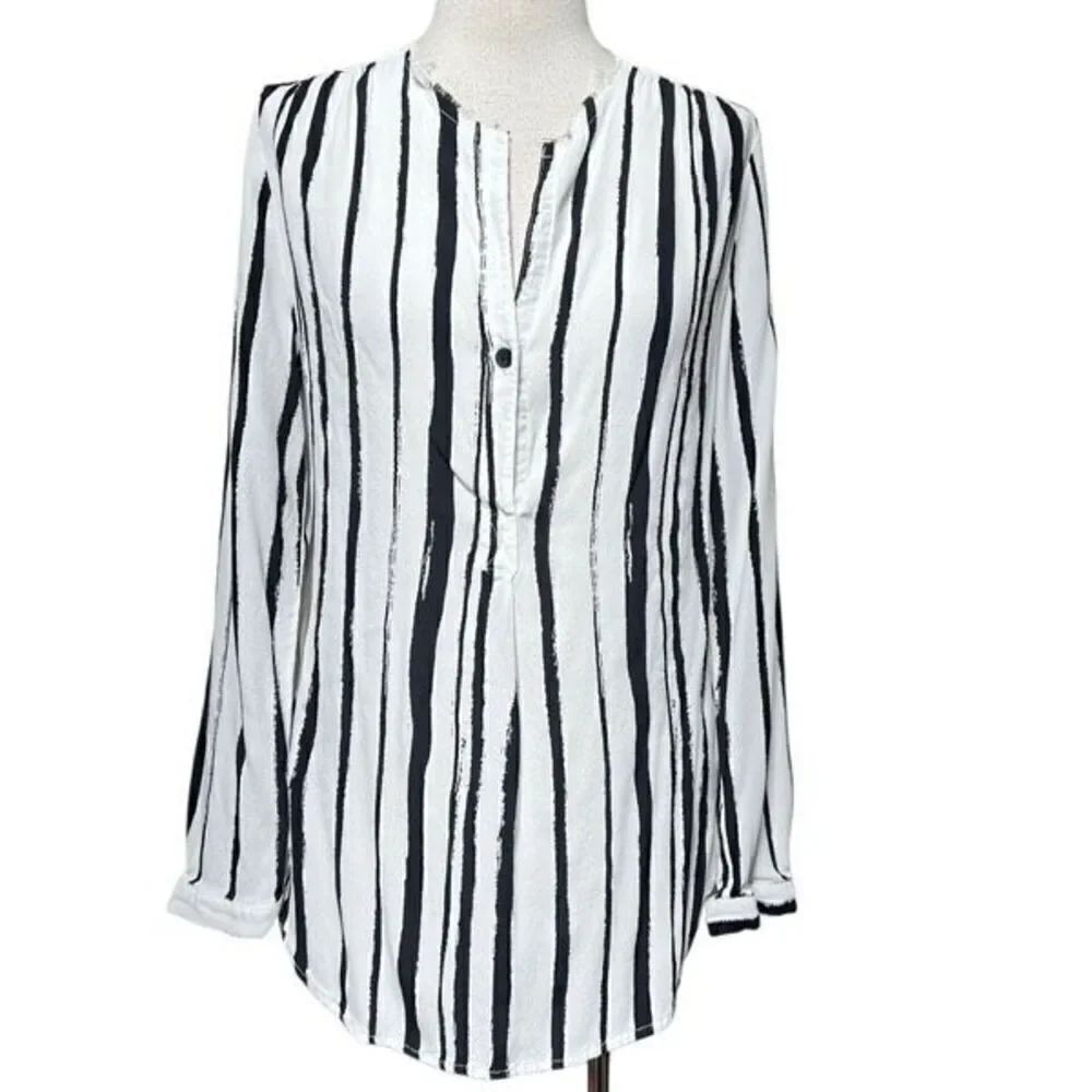 Fifteen Twenty Long Sleeve Raw Hem Striped Blouse Tunic Size M Black White